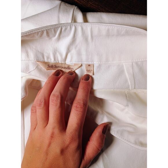 Soft surroundings women's white shorts Medium - Picture 3 of 5